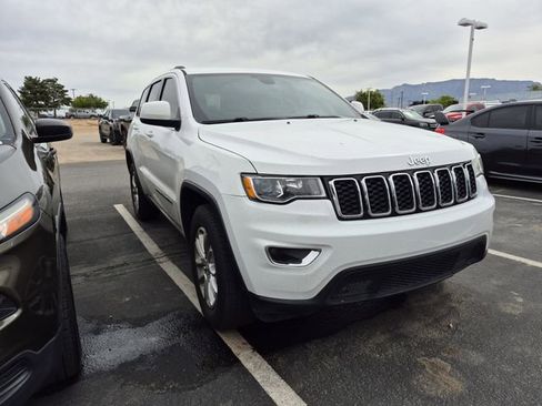 Used 2021 Jeep Grand Cherokee Laredo AWD/4WD image 3