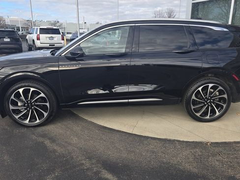 Certified 2024 Lincoln Nautilus Black Label image 4