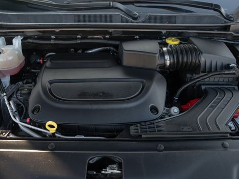 Used 2023 Chrysler Pacifica Touring-L image 34