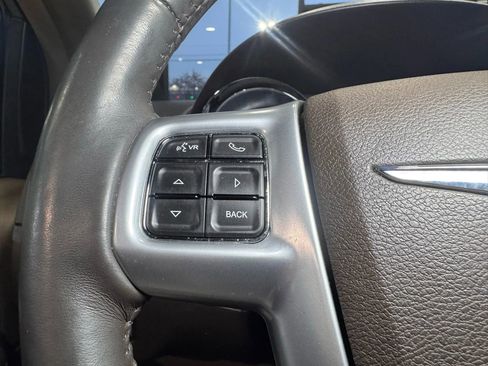 Used 2014 Chrysler Town & Country Touring-L w/ Driver Convenience Group image 26