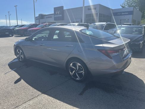 Used 2023 Hyundai Elantra SEL w/ Convenience Package FWD image 7