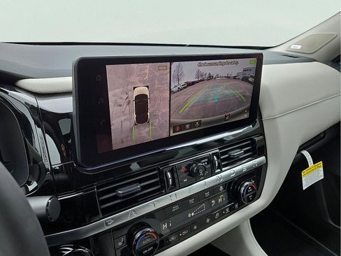 New 2026 Nissan Pathfinder SL image 18