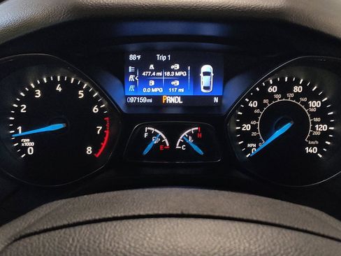 Used 2018 Ford Focus SE w/ SE Appearance Package FWD image 23