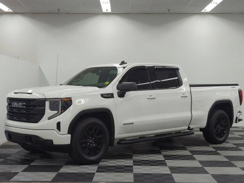 Used 2022 GMC Sierra 1500 Elevation w/ LPO, Elevation Black Package AWD/4WD image 3