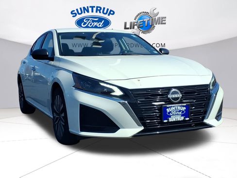 Used 2025 Nissan Altima 2.5 SV image 2