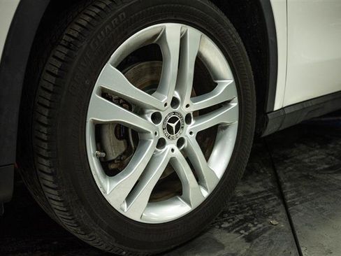 Used 2020 Mercedes-Benz GLA 250 4MATIC image 3