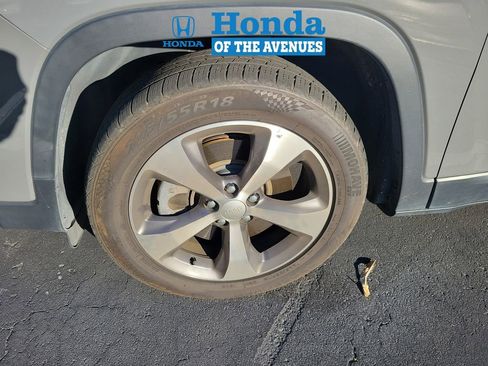 Used 2020 Jeep Cherokee Limited w/ Technology Group image 4