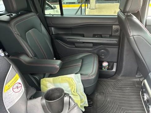 Used 2024 Ford Expedition Limited RWD image 7