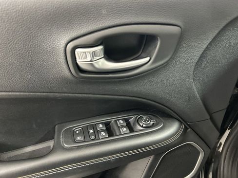 Used 2019 Jeep Compass Latitude w/ Cold Weather Group image 11