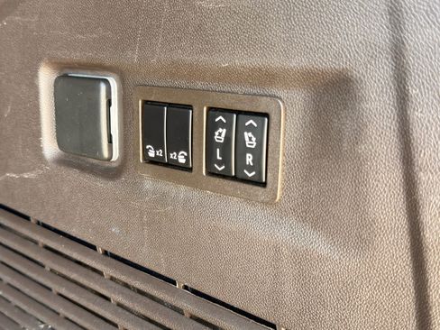 Used 2022 GMC Yukon XL Denali image 25