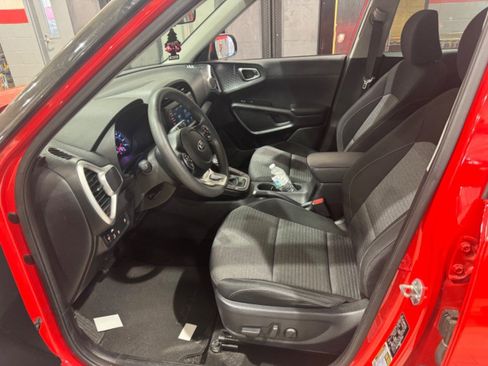 Used 2021 Kia Soul S FWD image 2