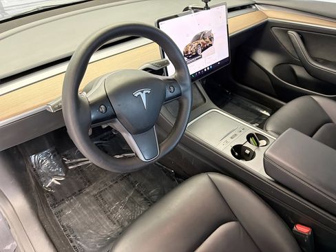 Used 2023 Tesla Model 3 Standard Range image 7