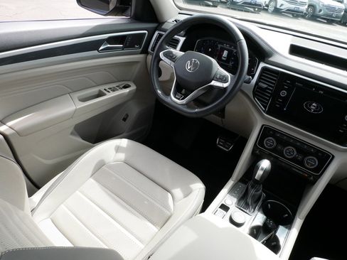 Certified 2022 Volkswagen Atlas SEL Premium AWD/4WD image 9