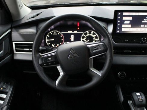 New 2025 Mitsubishi Outlander ES image 23
