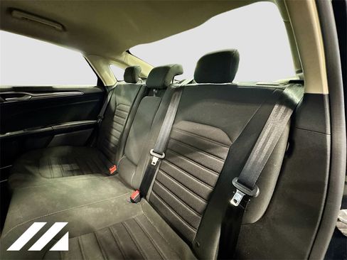 Used 2020 Ford Fusion SE image 24