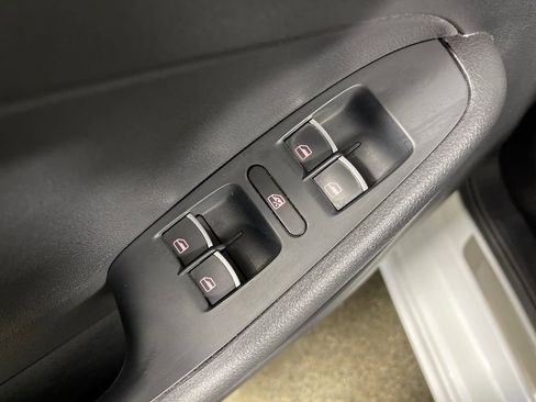 Used 2016 Volkswagen Jetta SEL FWD image 18