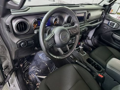 Used 2021 Jeep Gladiator Sport AWD/4WD image 17