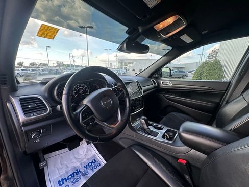 Used 2022 Jeep Grand Cherokee Laredo X image 8