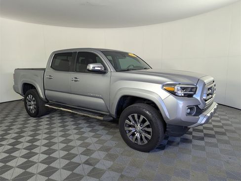 Used 2020 Toyota Tacoma Limited image 2