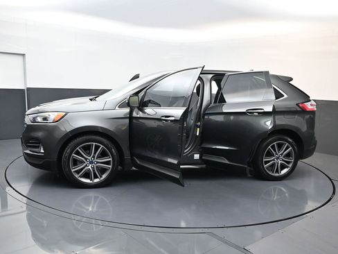 Used 2019 Ford Edge Titanium image 36