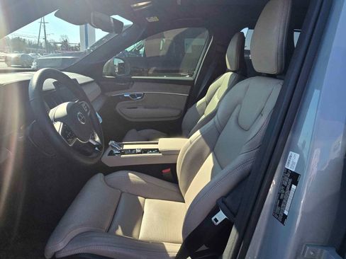 Used 2025 Volvo XC90 T8 Ultra w/ Protection Package Premier image 5