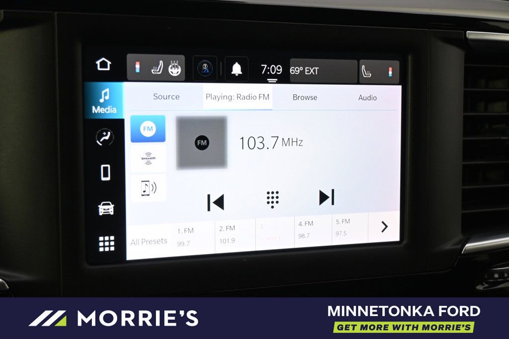 Used 2023 Chrysler Voyager LX FWD image 31