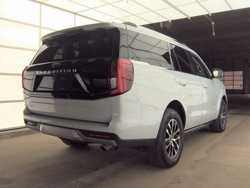 Certified 2025 Ford Expedition Platinum AWD/4WD image 9