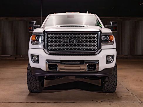 Used 2017 GMC Sierra 2500 Denali w/ Duramax Plus Package AWD/4WD image 2