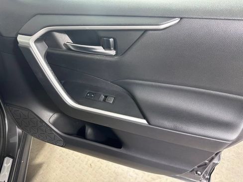 Used 2022 Toyota RAV4 XLE w/ Carpet Mat Package (TMS) AWD/4WD image 9
