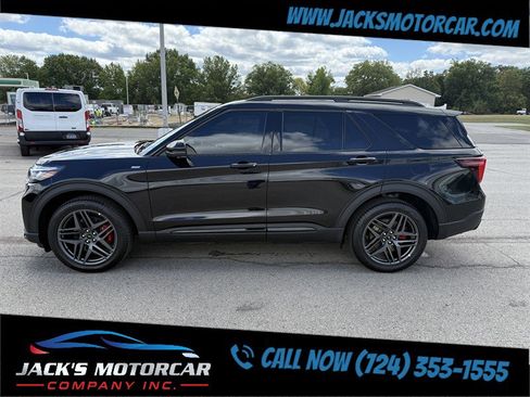 Used 2025 Ford Explorer ST-Line w/ Premium Package image 9
