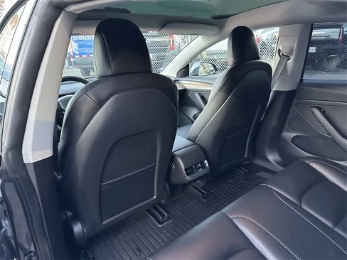 Used 2022 Tesla Model 3 Performance image 12