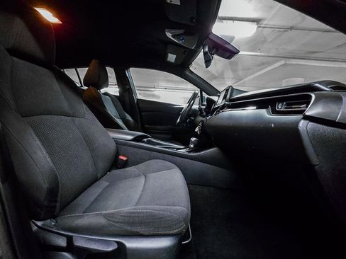 Used 2018 Toyota C-HR XLE image 34