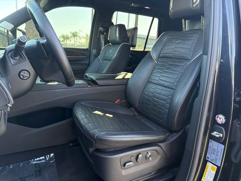 Used 2024 Cadillac Escalade Sport Platinum w/ LPO, ONYX Package AWD/4WD image 10