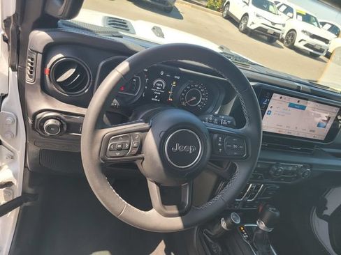 Used 2025 Jeep Wrangler Unlimited Rubicon AWD/4WD image 30