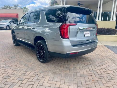 Used 2023 GMC Yukon SLT w/ SLT Premium Package AWD/4WD image 3
