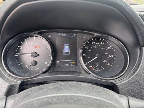 Used 2017 Nissan Rogue S AWD/4WD image 10