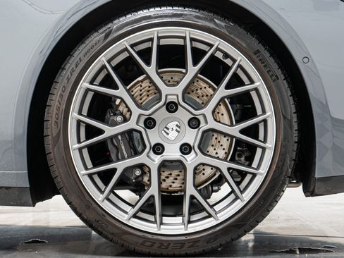 Used 2025 Porsche 911 Carrera RWD image 11