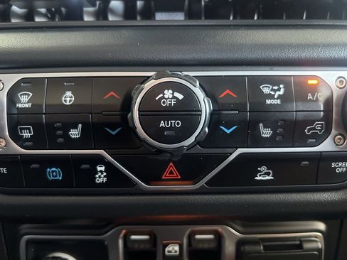 Used 2025 Jeep Wrangler Unlimited Sahara AWD/4WD image 56