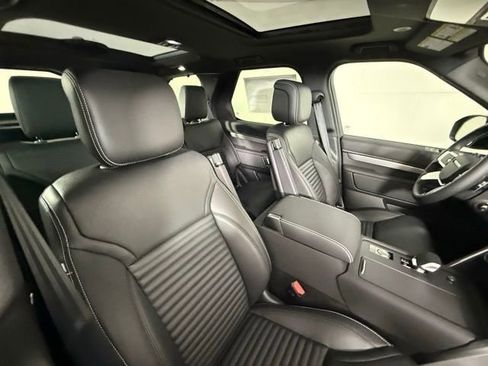 Certified 2025 Land Rover Discovery Dynamic SE image 15