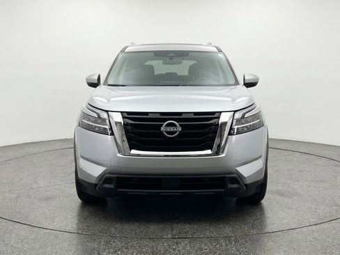 Used 2025 Nissan Pathfinder SV FWD image 2