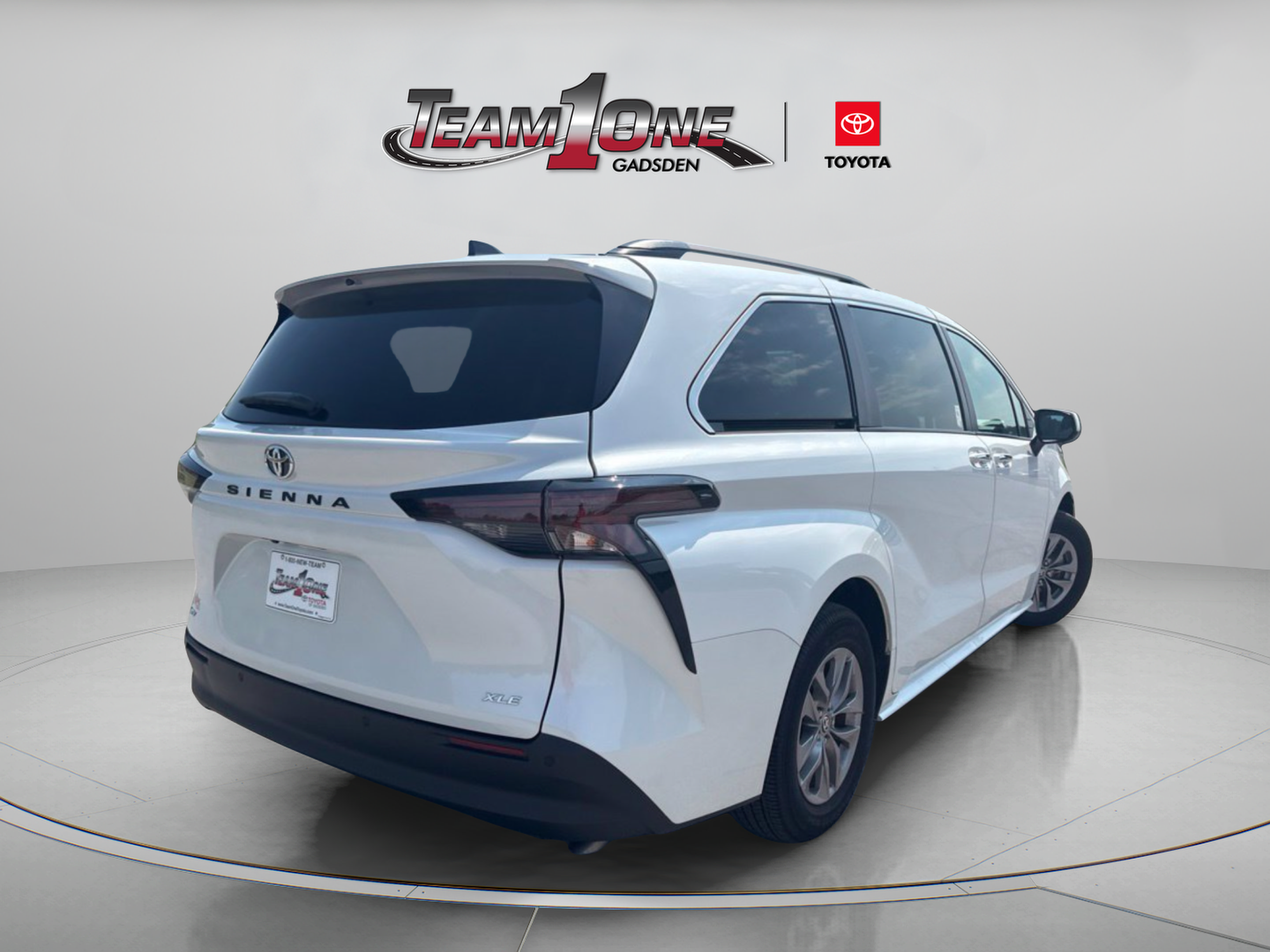 Certified 2026 Toyota Sienna XLE FWD image 12