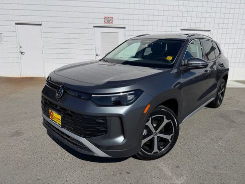 New 2026 Volkswagen Tiguan SE AWD/4WD image 1