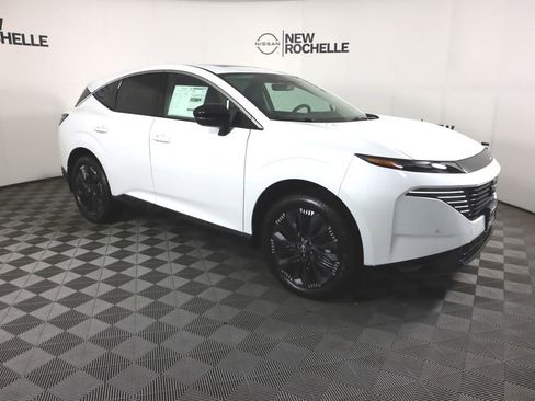 Certified 2025 Nissan Murano Platinum w/ Cargo Package image 4