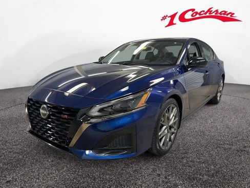 Used 2023 Nissan Altima 2.0 SR FWD image 35
