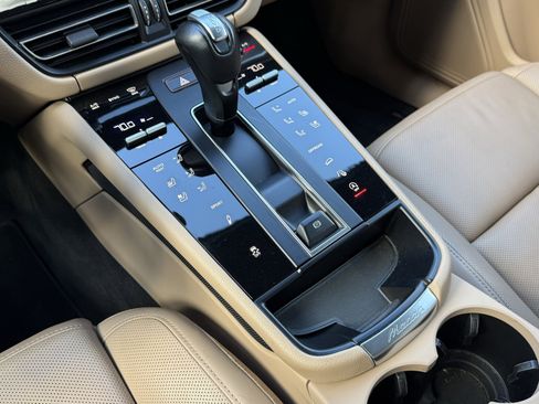 Used 2024 Porsche Macan image 22