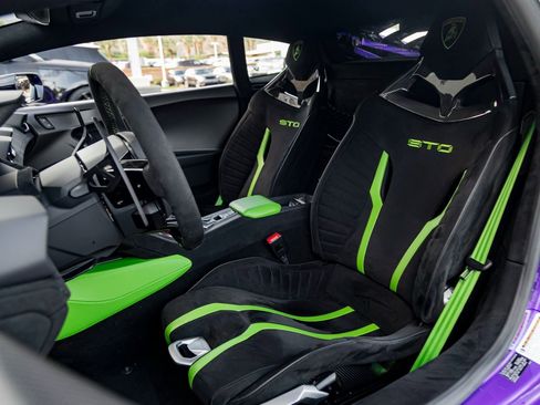 Used 2024 Lamborghini Huracan STO image 12