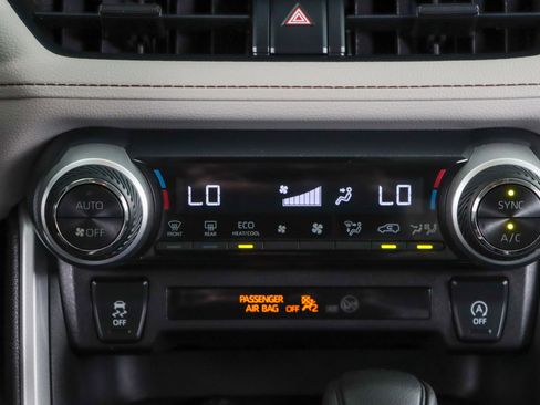Used 2021 Toyota RAV4 XLE w/ Convenience Package AWD/4WD image 20