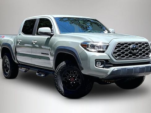 Used 2022 Toyota Tacoma TRD Off-Road w/ Technology Package AWD/4WD image 2