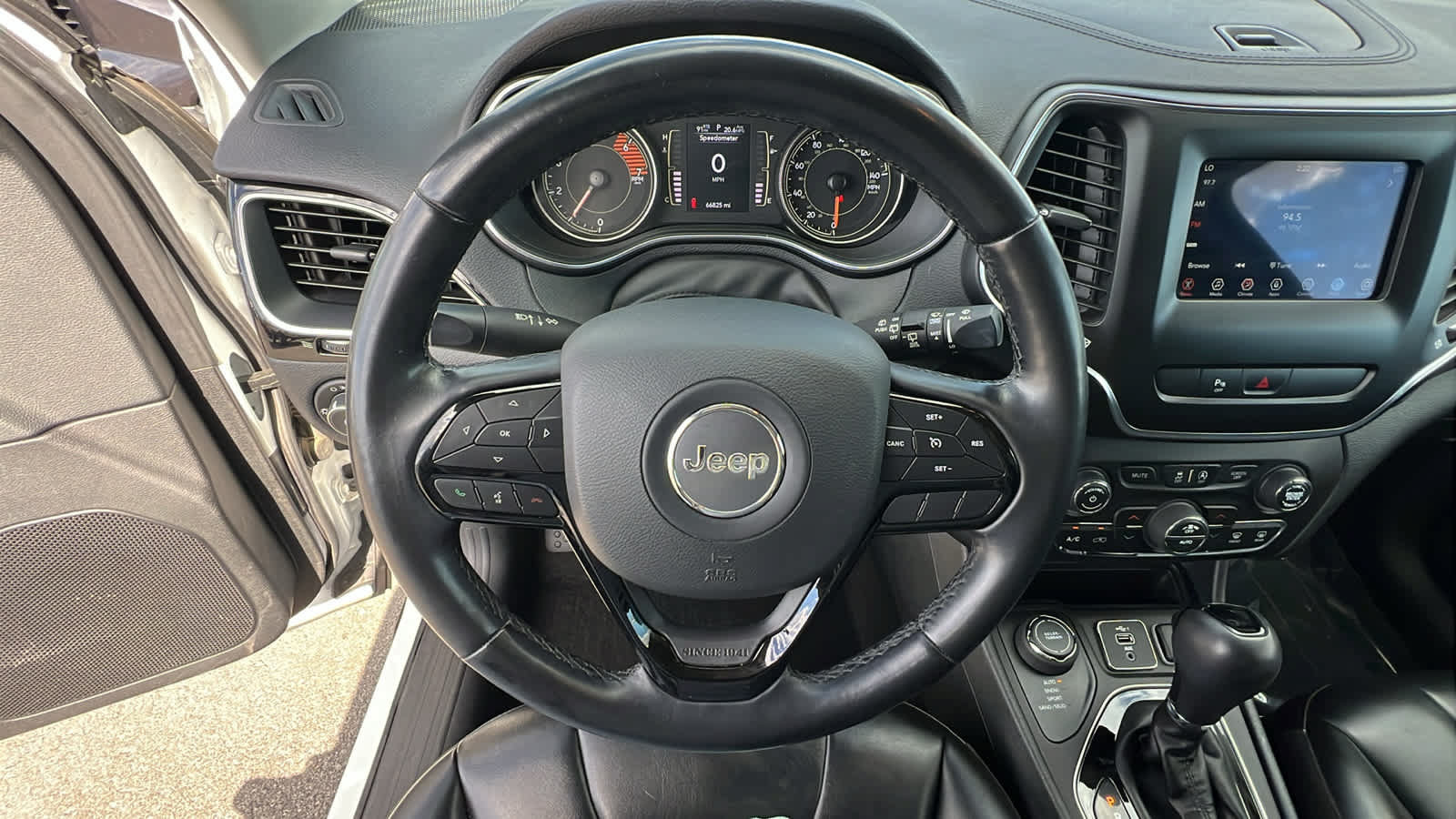 Used 2020 Jeep Cherokee Latitude Plus AWD/4WD image 18