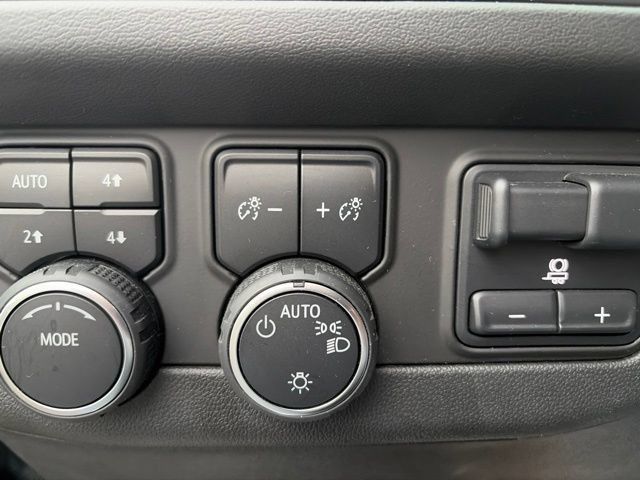 Used 2024 Chevrolet Tahoe Z71 w/ Luxury Package AWD/4WD image 12